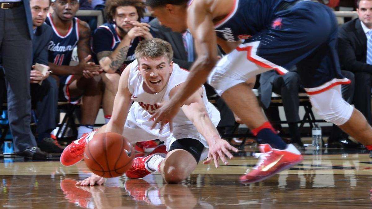 Davidson’s Peyton Aldridge (23) dives for a loose ball late in the first half of Saturday’s Atlantic 10 game against Richmond at Belk Arena. Richmond won 82-80.