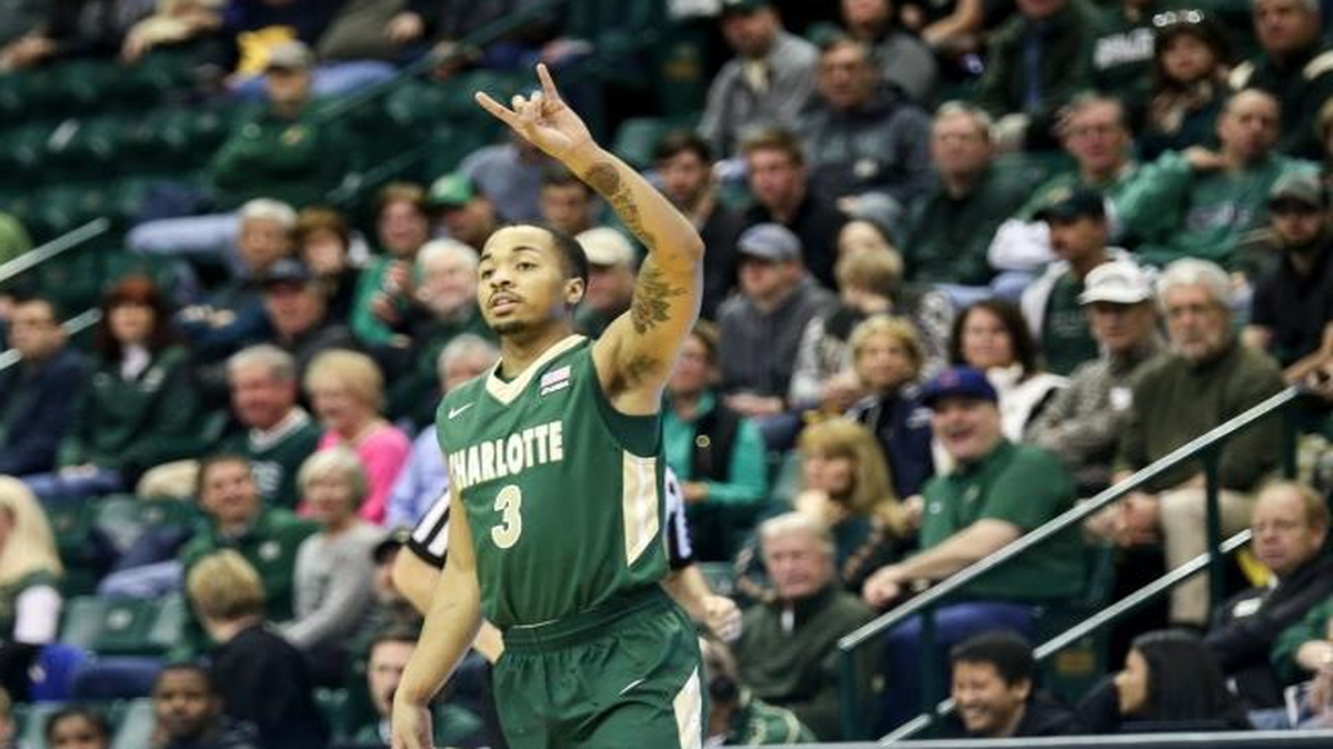 Charlotte guard Jon Davis sets up a play in Saturday’s game against Old Dominion.