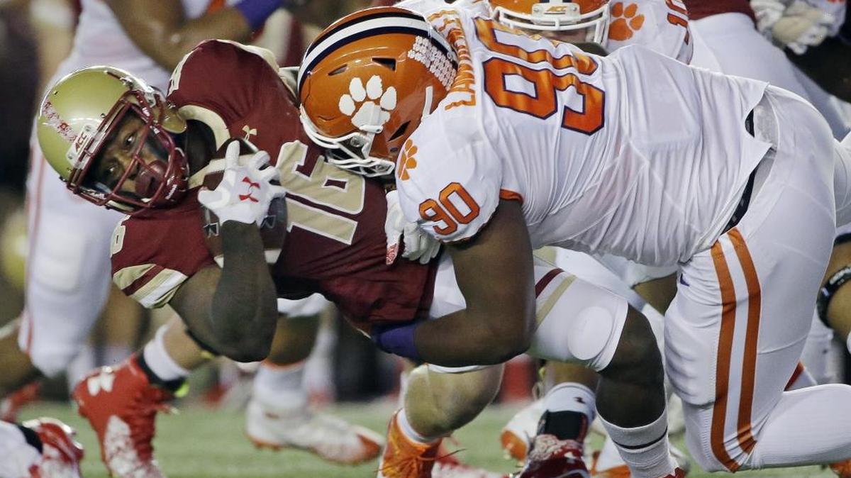 Clemson defensive tackle Dexter Lawrence (90) has been a dominant player as a true freshman. He’s already been touted as a potential No. 1 overall pick in the NFL draft.