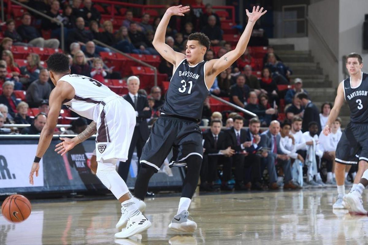 Davidson’s Kellan Grady (31) tries to avoid fouling St. Bonaventure’s Jaylen Adams (03) in the first half of Friday’s game.