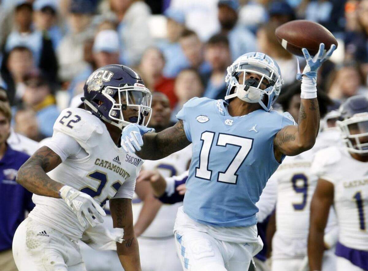 UNC’s Anthony Ratliff-Williams (17)  makes a fingertip catch against WCU’s JerMichael White (22) for a long gain during the second quarter of an NCAA college football game played between the UNC Tar Heels and the Western Carolina Catamounts at Kenan Stadium in Chapel Hill, NC, on Nov. 18, 2017.  The Heels scored on the ensuing drive.