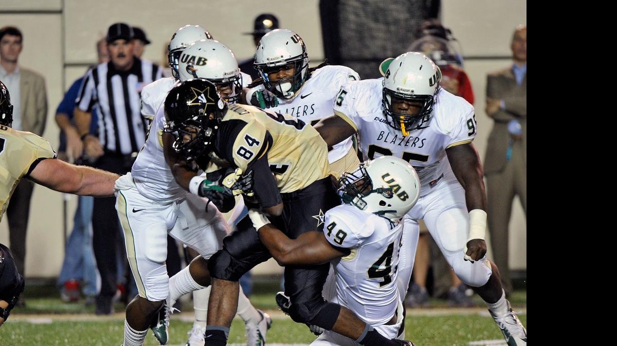 
Jordan Cunningham (84), a former four-star wide receiver prospect who has played the past two seasons at Vanderbilt, is transferring to North Carolina, the school announced on Wednesday.


