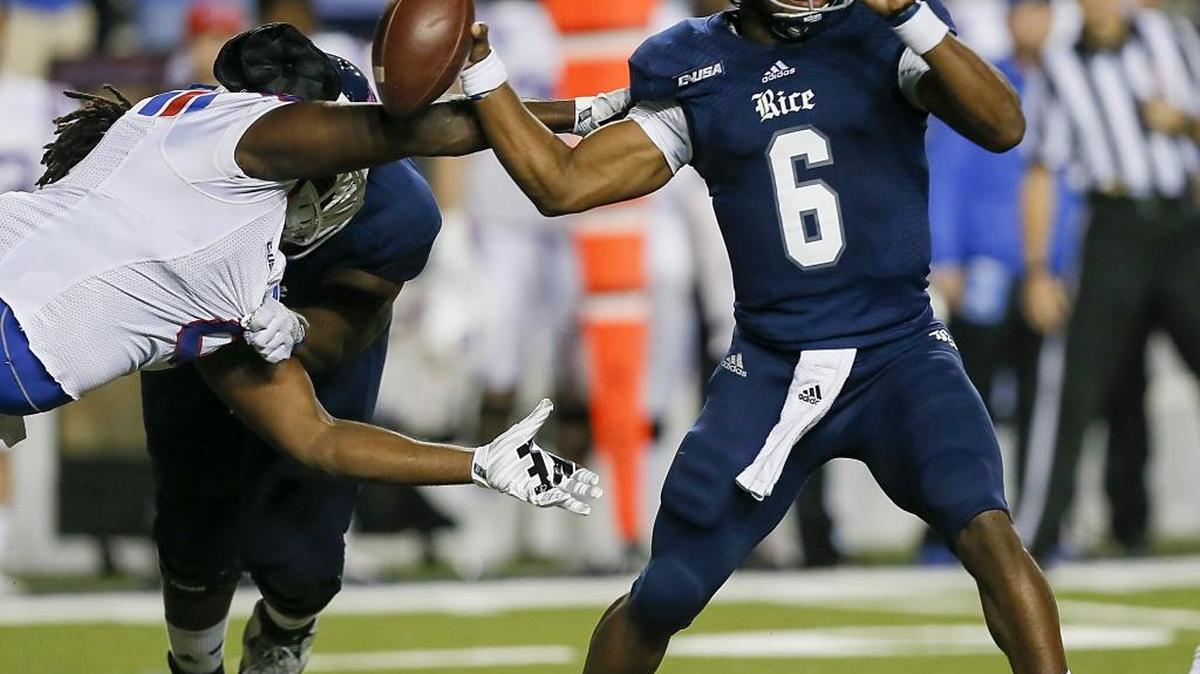 Rice senior quarterback Driphus Jackson (6) has thrown for 2,226 yards and 18 touchdowns this season. Saturday, he will face a Charlotte 49ers defense that has been susceptible to big plays.