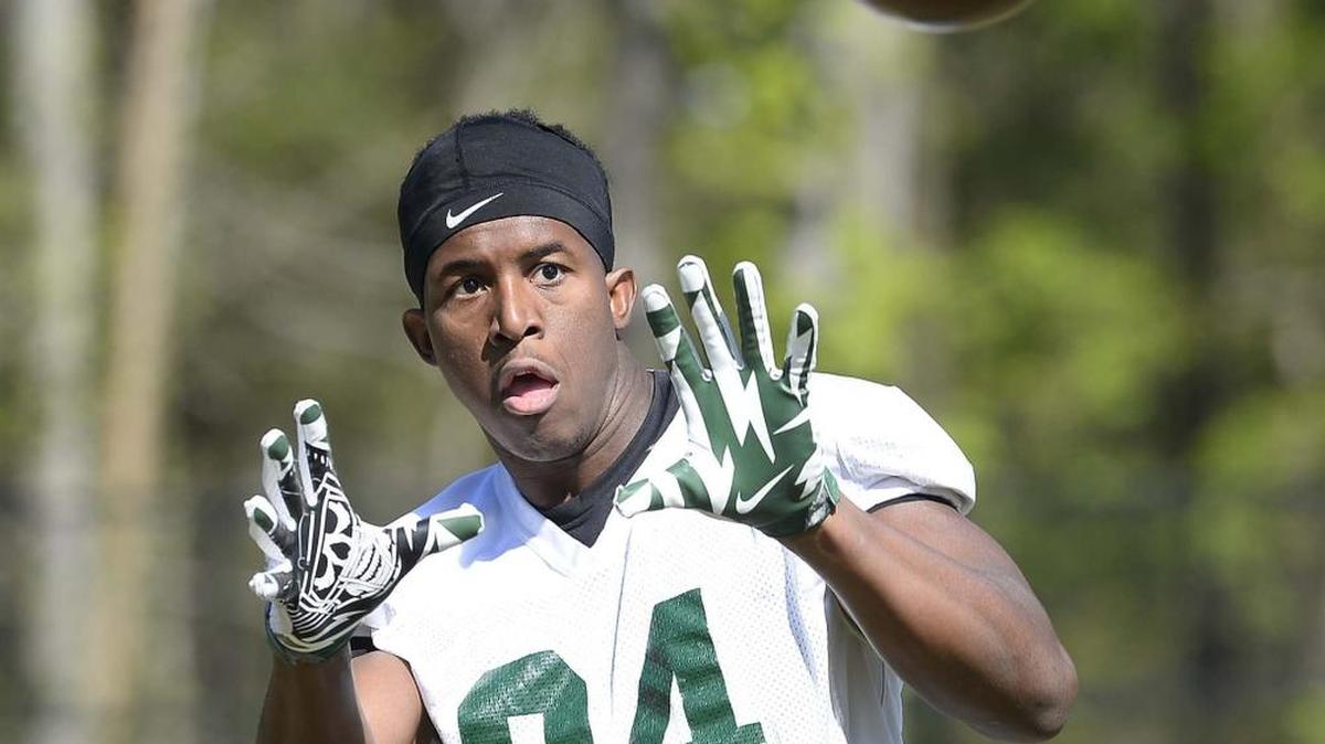 Charlotte 49ers wide receiver Juwan Foggie catches a pass during the Charlotte 49ers spring football practice on Thursday.