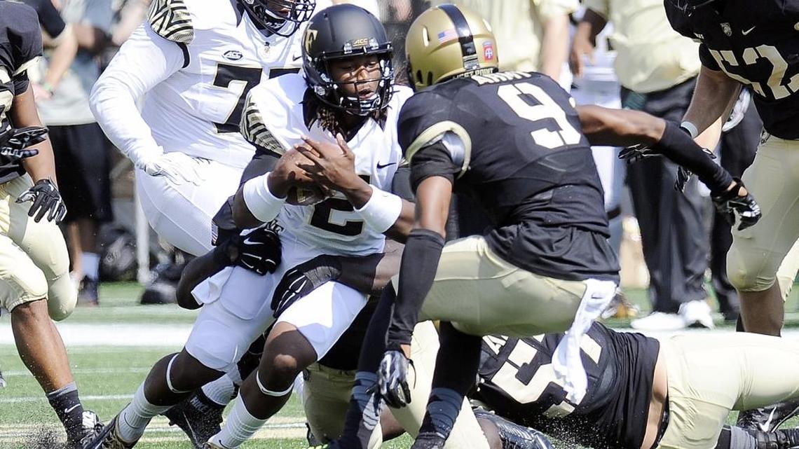 
Wake Forest quarterback Kendall Hinton (2) runs the ball while being defended by Army defensive back Xavier Moss (9) during an NCAA college football game on Saturday, Sept. 19, 2015, in West Point, N.Y.
