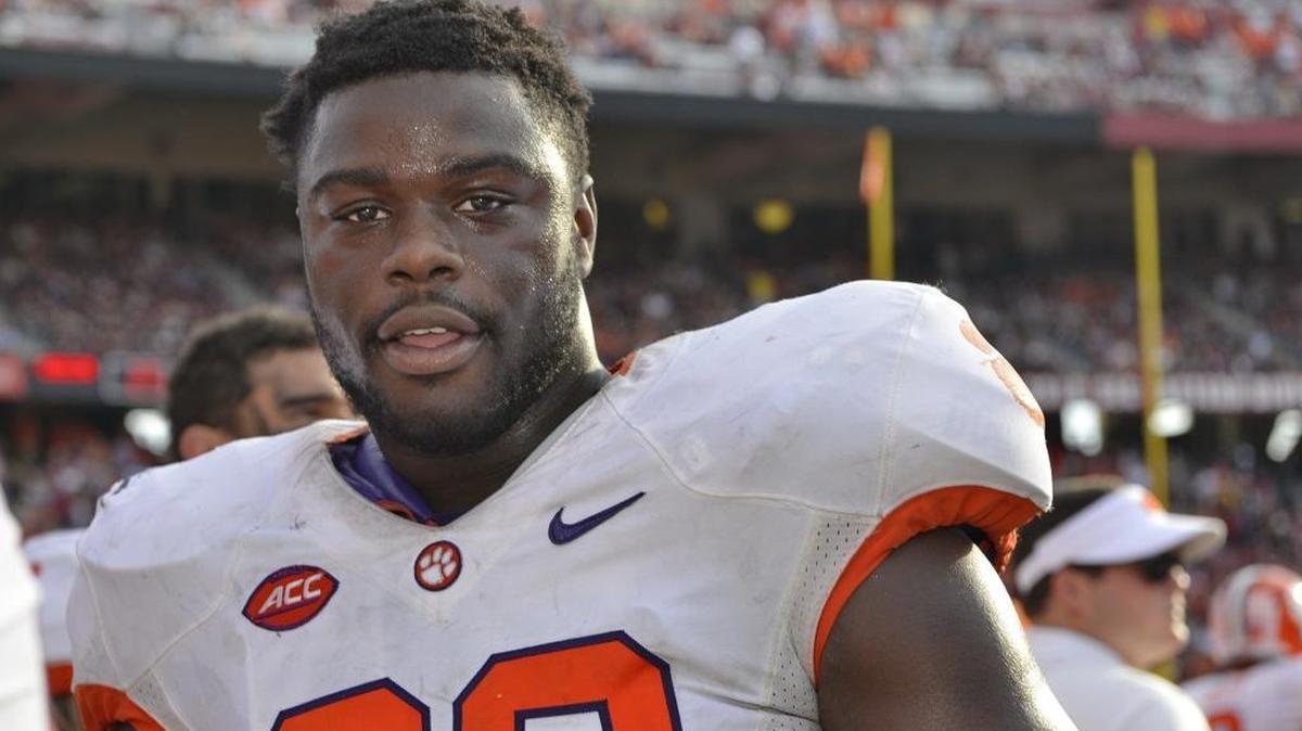 Clemson defensive lineman Shaq Lawson suffered an MCL sprain in the Orange Bowl that could hinder him in the national championship game.