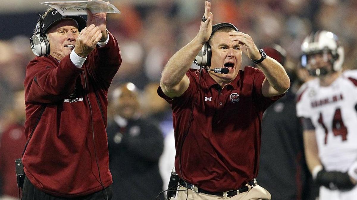 
Offensive line coach coach Shawn Elliott will be USC’s interim head coach, according to ESPN.
