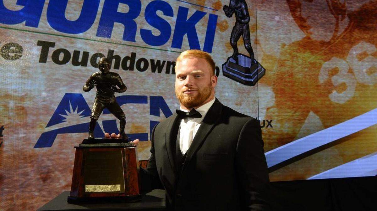 Bronko Nagurski winner Tyler Matakevich, a Temple linebacker, Dec. 7, 2015.