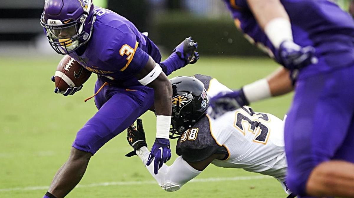 
East Carolina's Travon Simmons (3) breaks free from Towson's Chris Tedder during an NCAA college football game at Dowdy-Ficklen Stadium on Saturday, Sept. 5, 2015, in Greenville, N.C. (Aileen Devlin/The Daily Reflector via AP)
