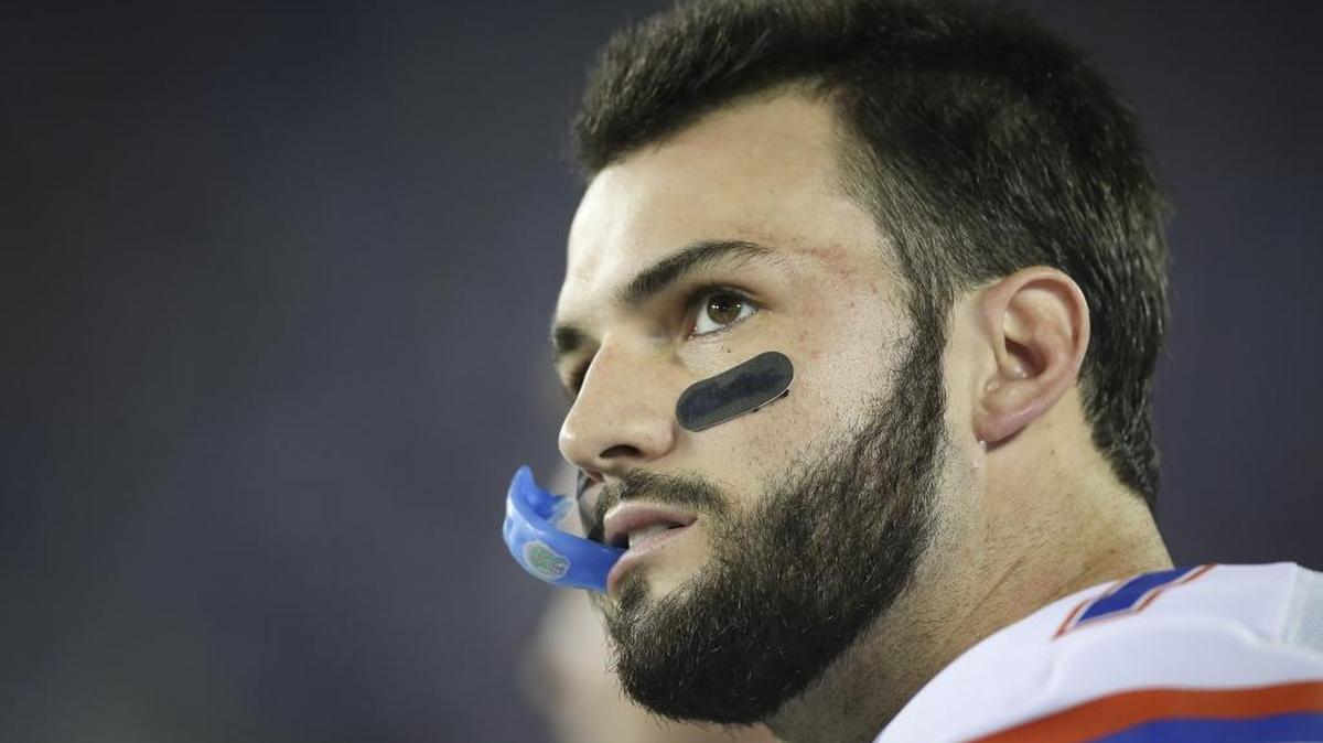 Florida quarterback Will Grier told his teammates Friday night that he would be transferring, according to reports.