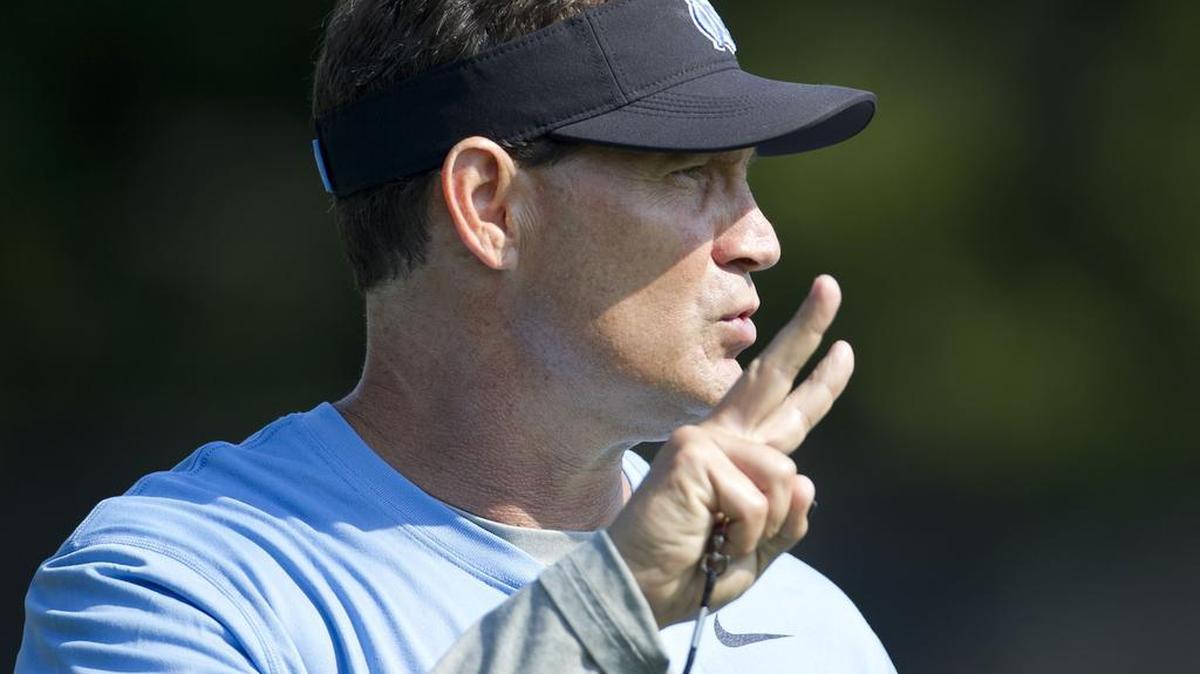 
North Carolina defensive coordinator Gene Chizik directs his defensive squad during the Tar Heels football practice on Thursday, Aug. 6, 2015 at Navy Field in Chapel Hill.
