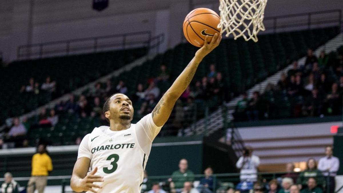 Charlotte guard Jon Davis and the 49ers will visit Florida Atlantic Thursday night in Conference USA men’s basketball.