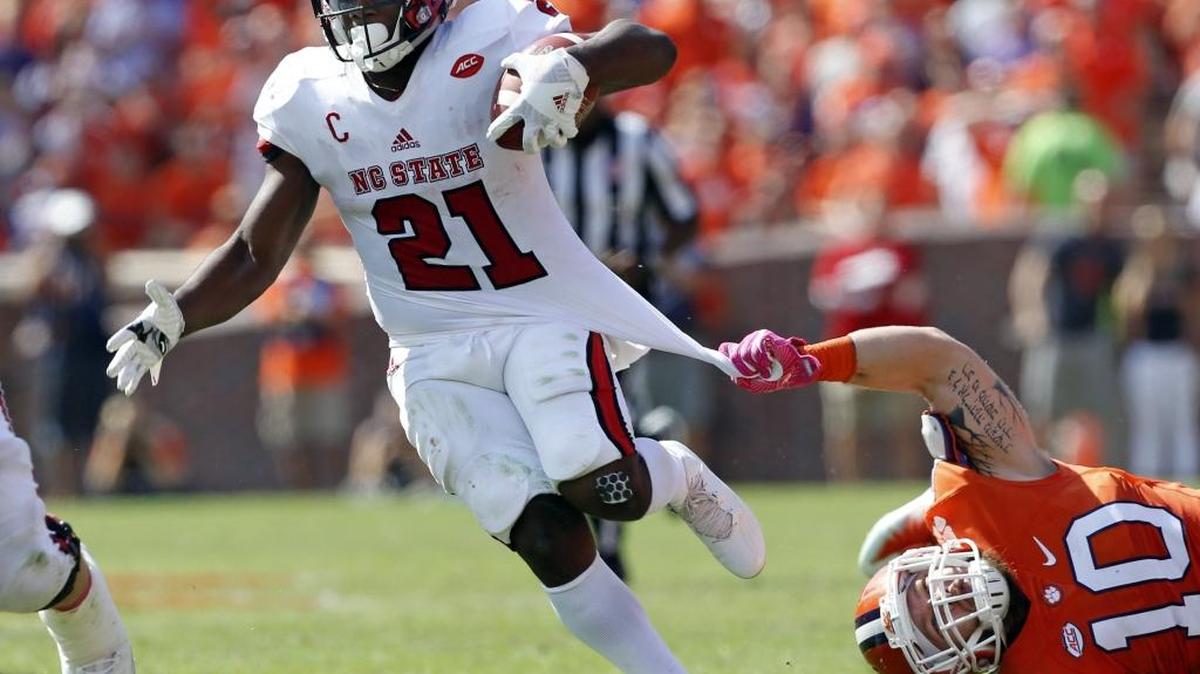 N.C. State running back Matt Dayes (21) needs 61 yards to become the first Wolfpack player to gain 1,000 rushing yards in a season since T.A. McClendon in 2002.