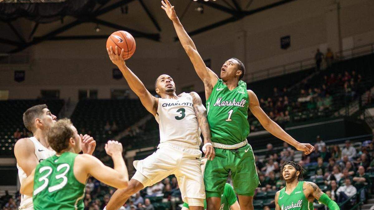 The Charlotte 49ers’ Jon Davis (3) leads Conference USA in scoring.