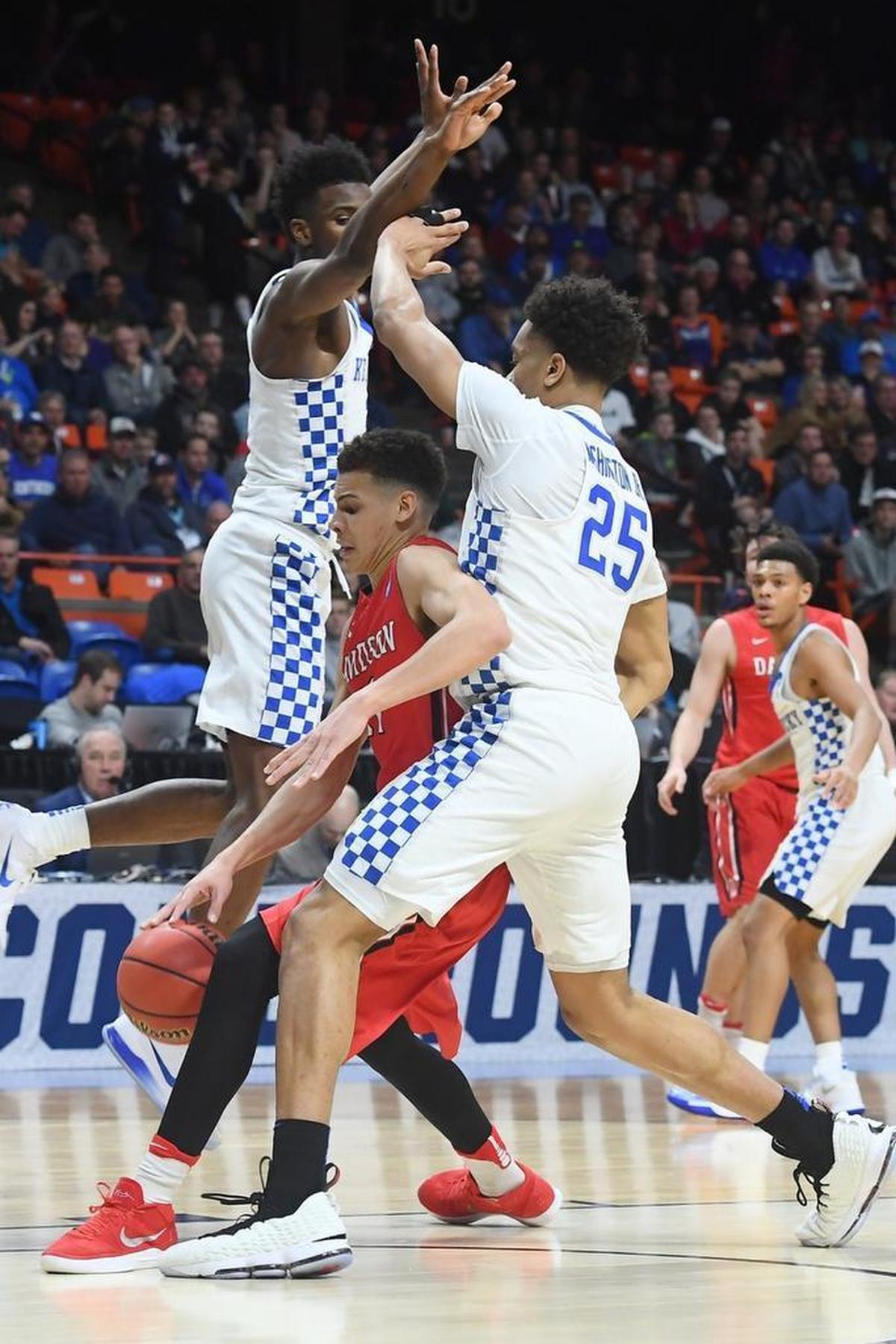 It was clear immediately in Thursday’s game that Kentucky would send all its length and quickness in the direction of Kellan Grady, above center, and Peyton Aldridge, who averaged more than 39 points combined this season.