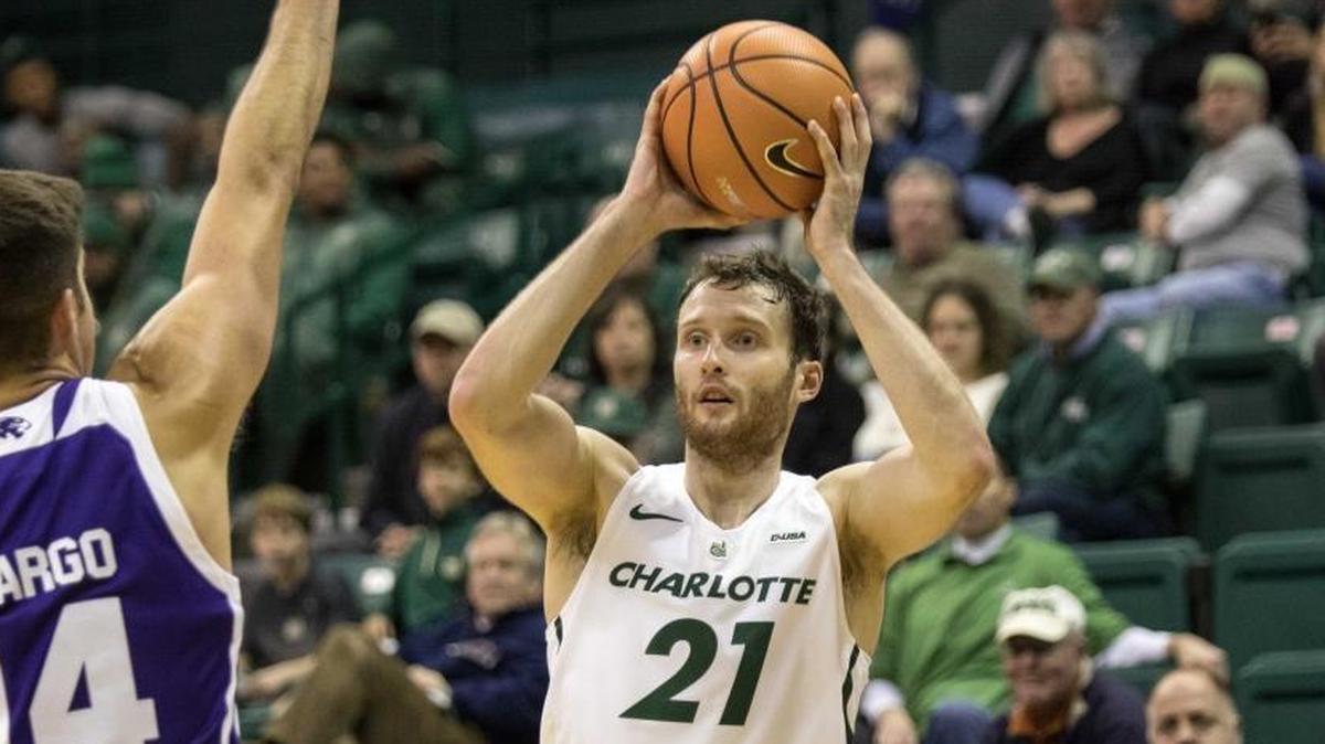 Charlotte senior guard Hudson Price (21) led the 49ers in scoring with 15 points in Sunday’s 64-50 loss to the Chattanooga Mocs.