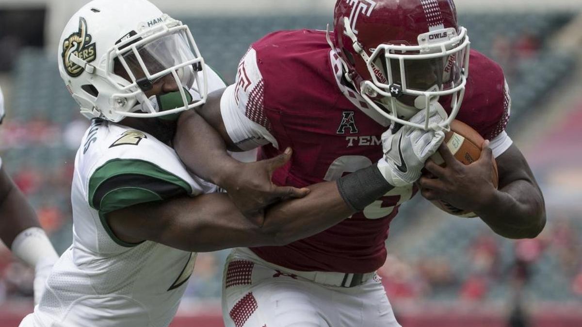 Temple’s Ryquell Armstead tries to pull away from Charlotte 49ers defensive back Kedrick Davis during the third quarter Saturday at Lincoln Financial Field in Philadelphia. Armstead and the Owls won 48-20 in the nonconference football game.