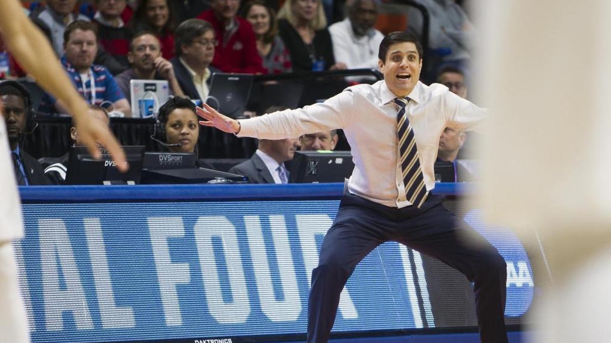 UNC Greensboro head coach Wes Miller gets his defense going against Gonzaga during the first round of the NCAA Tournament West Regional at Taco Bell Arena in Boise, Idaho, on Thursday, March 15, 2018. Gonzaga advanced, 68-64. (Darin Oswald/Idaho Statesman/TNS)