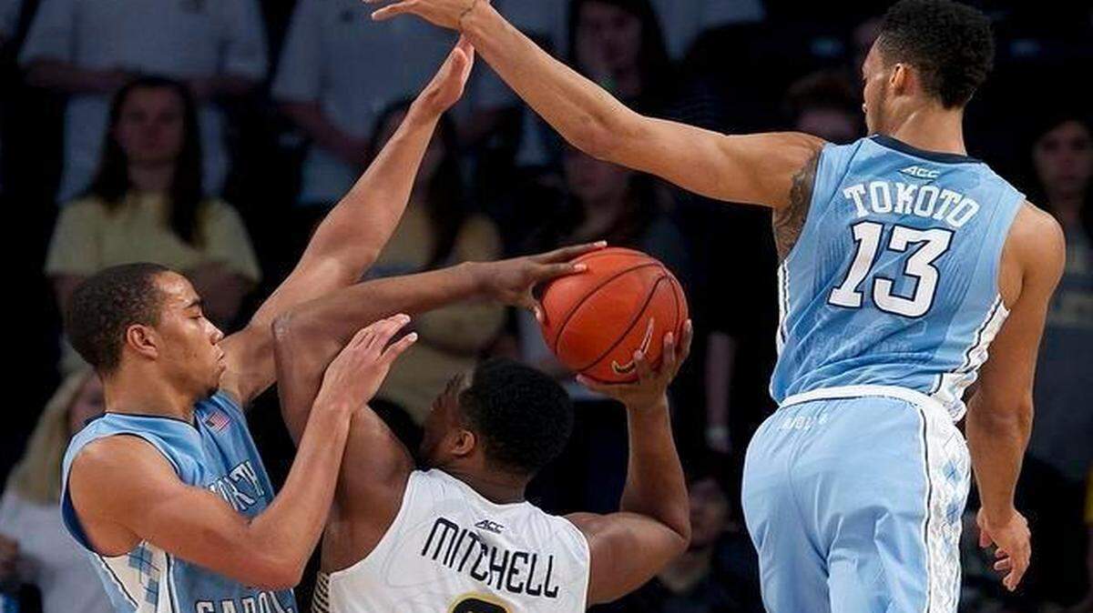
North Carolina’s Brice Johnson (11) and J.P. Tokoto (13) double up on defense against Georgia Tech’s Charles Mitchell (0).
