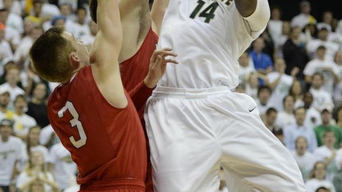 
Charlotte’s Terrence Williams shoots over Davidson defenders in a 2013 game.
