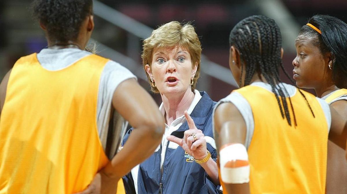 Former Tennessee coach Pat Summitt talks to her players during a team practice March 2004 in Tallahassee, Fla.
