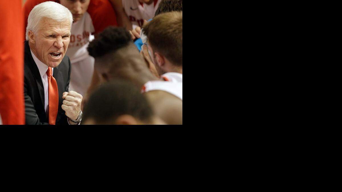 
Davidson coach Bob McKillop talks to his players during a timeout  against Virginia Commonwealth, March 5, 2015. Davidson won 82-55. 
