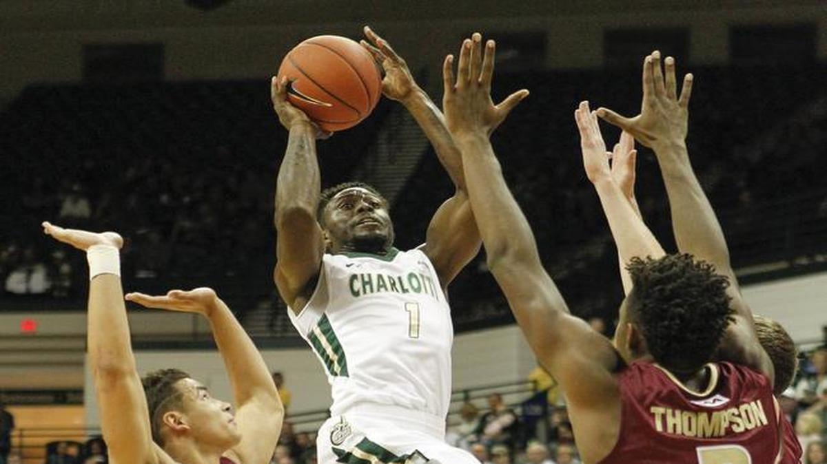 Guard Braxton Ogbueze (1), driving to the basket against Elon earlier this season, scored a season-high 25 points against Appalachian State on Saturday.