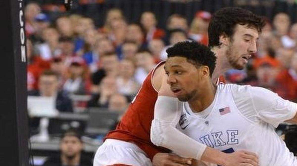 
Duke's Jahlil Okafor (15) drives around Wisconsin's Frank Kaminsky (44) during the first half of Duke's game against Wisconsin in the 2015 Division I Men's Basketball Championship game at Lucas Oil Stadium in Indianapolis, Ind., Monday, April 6, 2015. 
