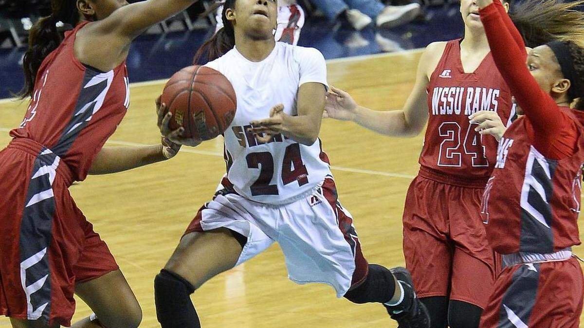 Shaw’s Aaliyah Mercer drives to the basket surrounded by Winston-Salem State defenders. Shaw won 61-43.