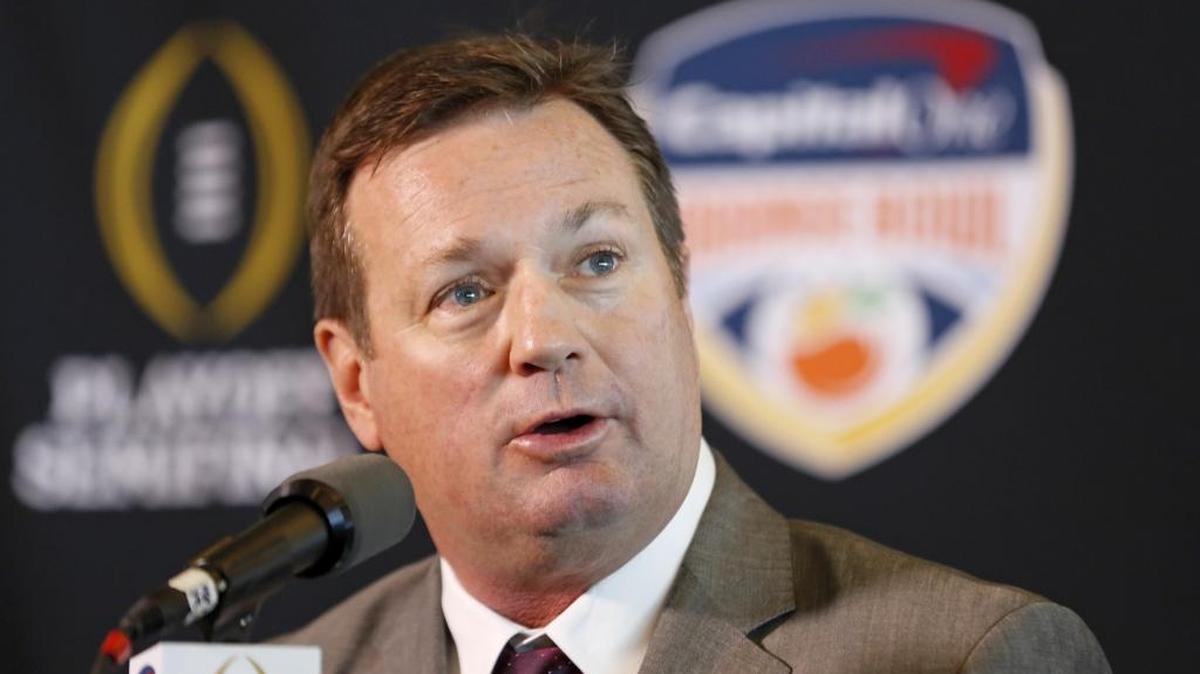 This is the 13th season under coach Bob Stoops that Oklahoma has won 10 or more games.