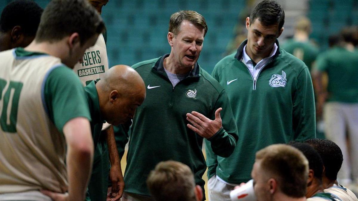 Charlotte basketball coach Mark Price, center, and his players will participate in the annual 49ers’ Basketball Madness Thursday night.