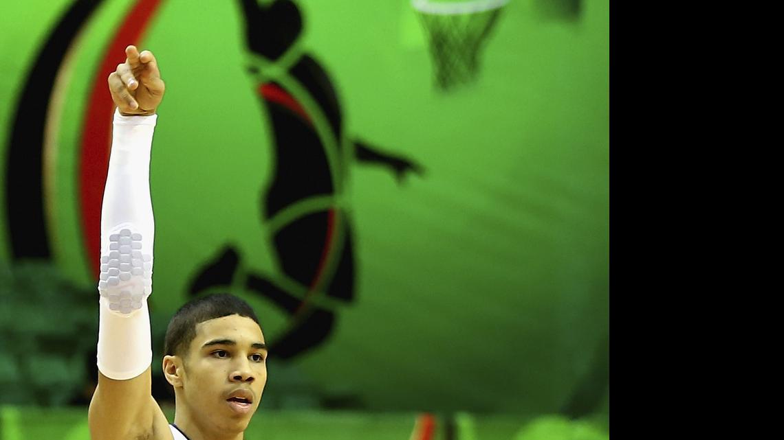 
Jayson Tatum, the No. 2 overall prospect in the class of 2016, committed to Duke Sunday afternoon.



