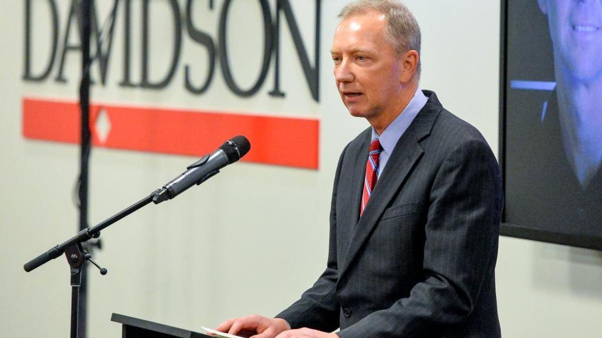 Jim Murphy will become a senior adviser to the president for finance and operations at Davidson.