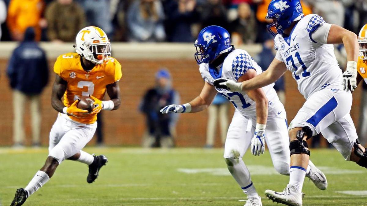 Tennessee defensive back Marquill Osborne (3) returns an interception in the second half of an NCAA college football game Saturday, Nov. 10, 2018, in Knoxville, Tenn. Tennessee won 24-7. (AP Photo/Wade Payne)
