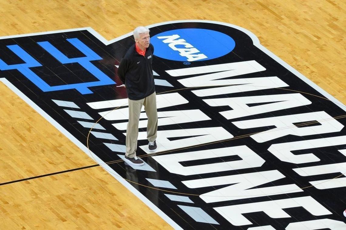 Davidson head coach Bob McKillop monitors Wednesday’s practice in Boise, Idaho.