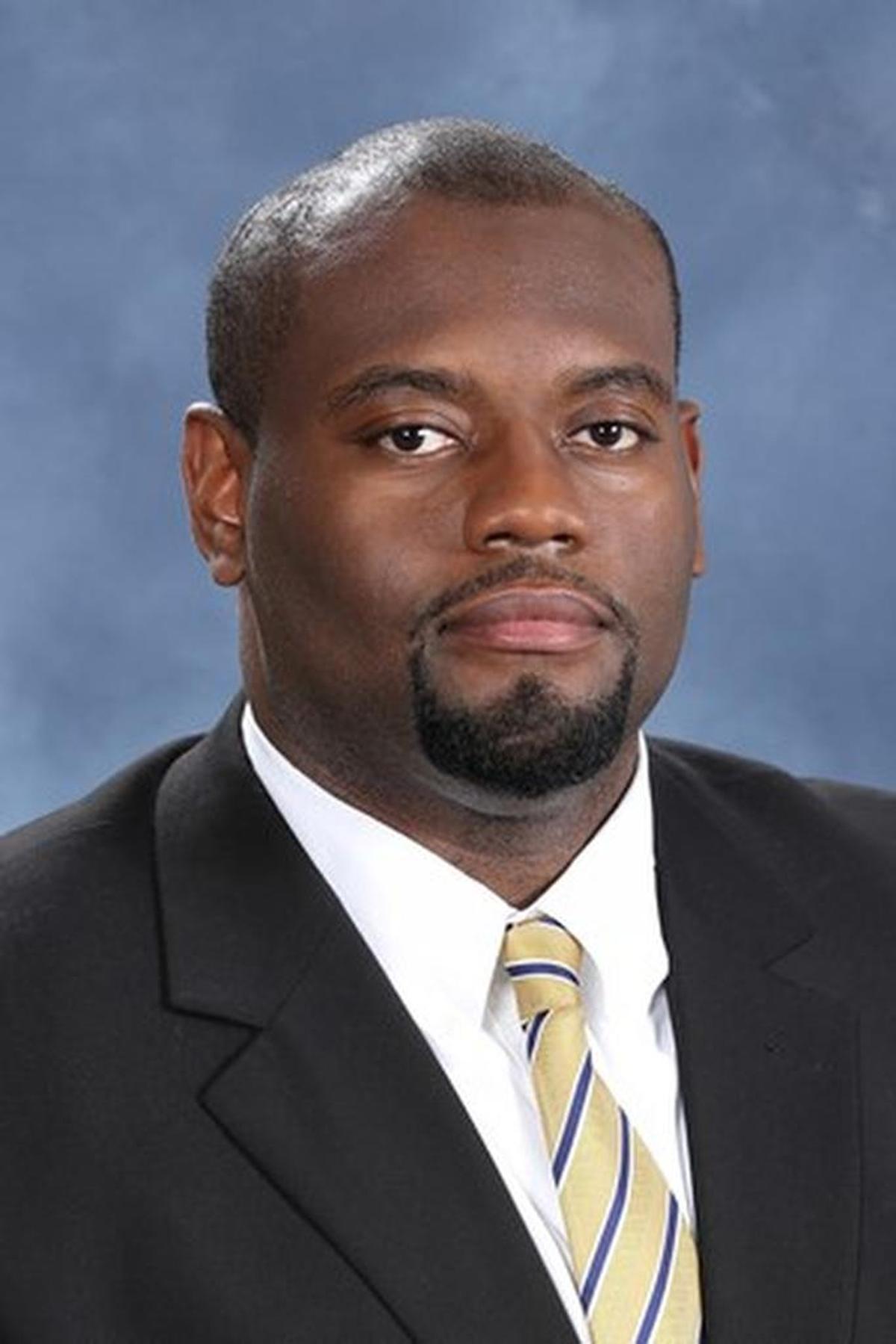 Alex Atkins will join the Charlotte 49ers as offensive coordinator.