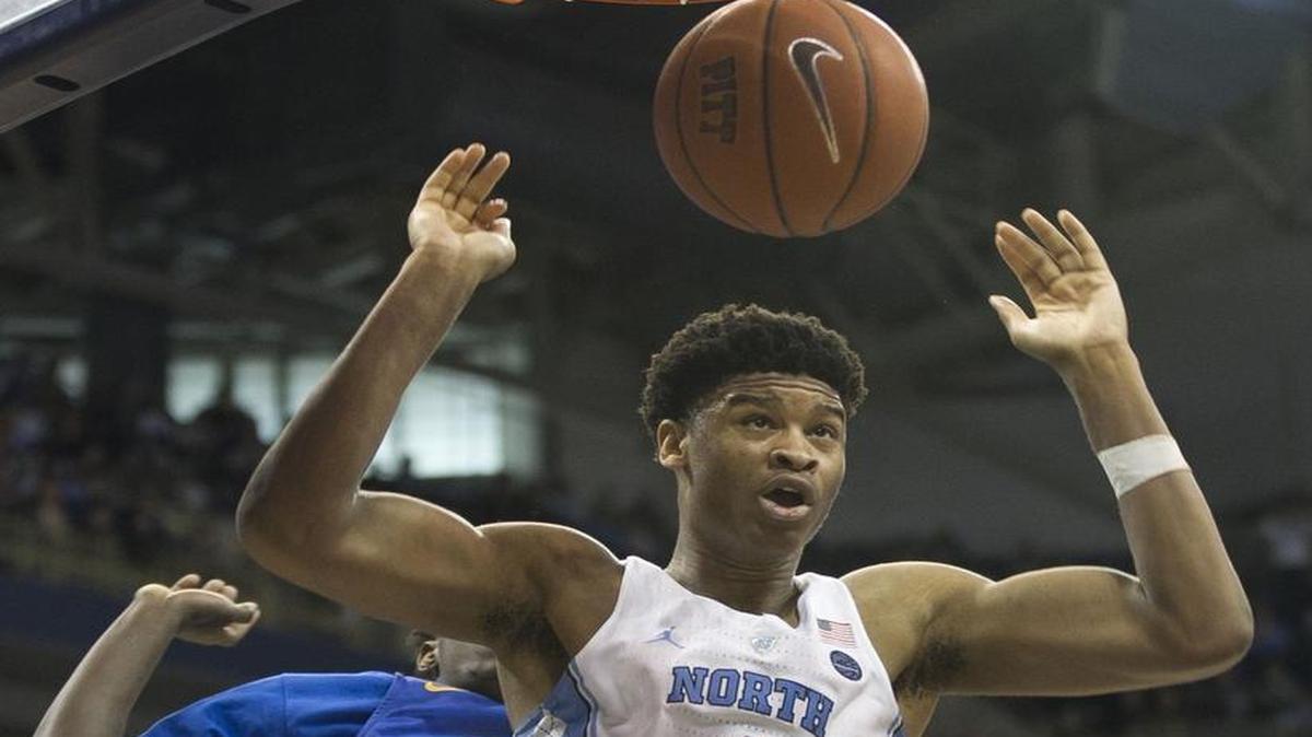 North Carolina’s Isaiah Hicks (4) dunks over Pittsburgh’s Corey Manigault (11) during the second half of Saturday’s game.
