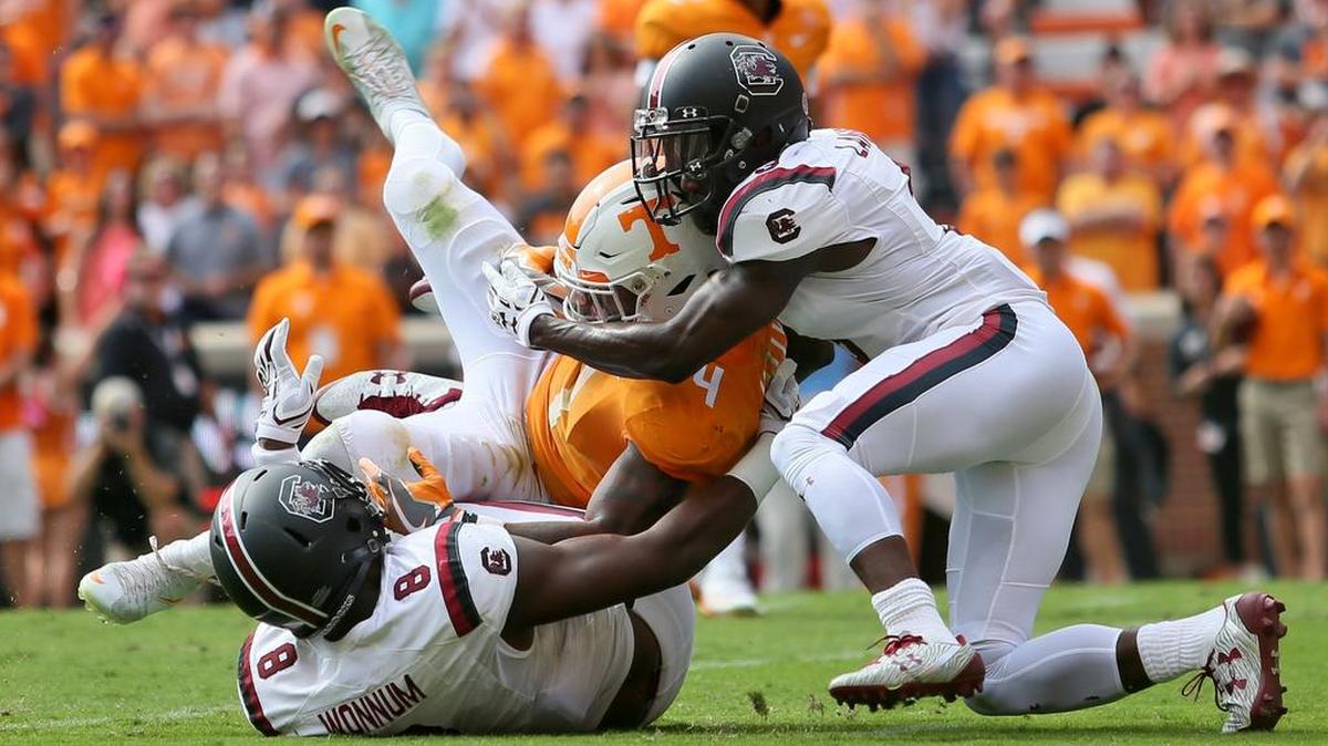 South Carolina’s D.J. Wonnum (8) and defensive back Chris Lammons (right) bring down Tennessee’s Maleik Gray (4) during their game in October. The Charlotte 49ers will play at Tennessee next season and in 2020, then at South Carolina in 2022.