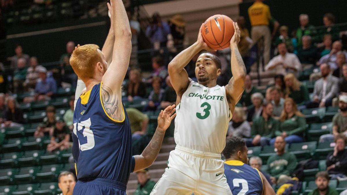 Charlotte senior guard Jon Davis had 31 points and four assists in the 49ers’ 80-69 loss to visiting Chattanooga.