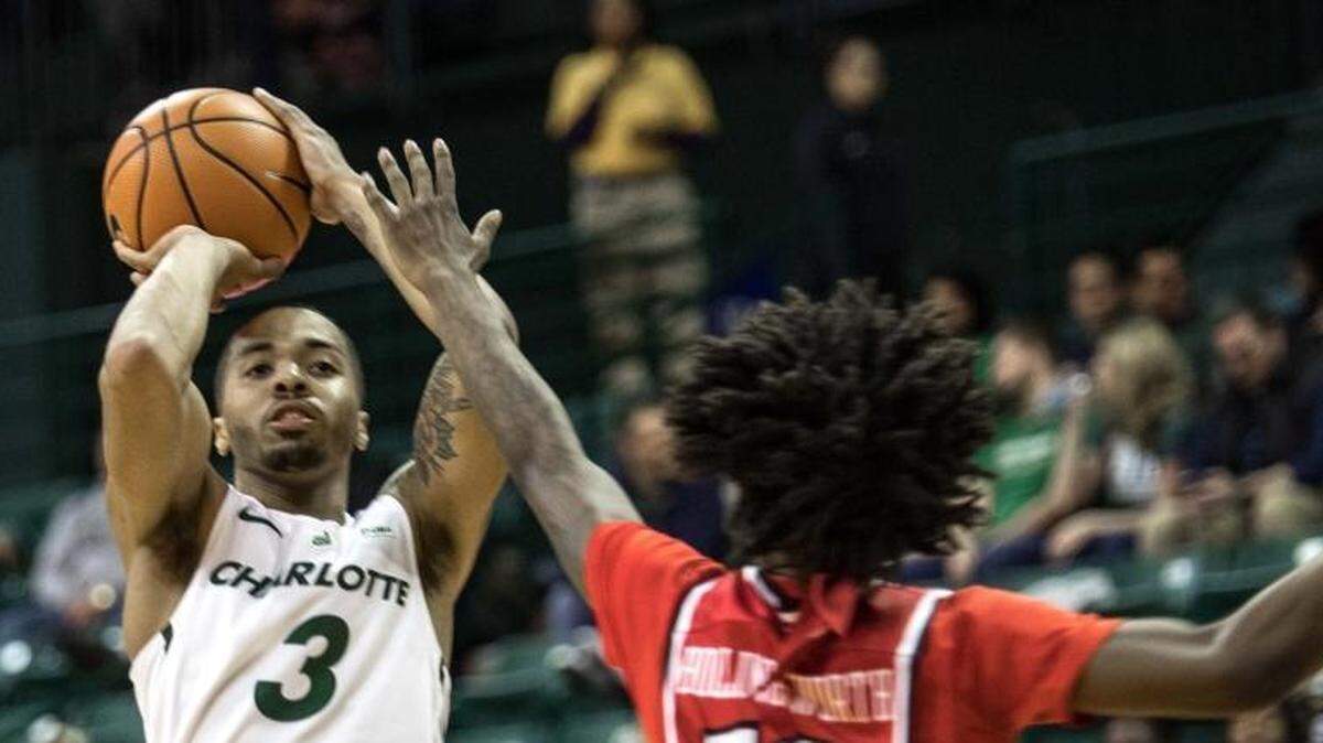 Charlotte 49ers Jon Davis scored a game-high 25 points in Thursday’s 75-64 loss at Florida Atlantic. It’s his third straight game of 25 points or more.