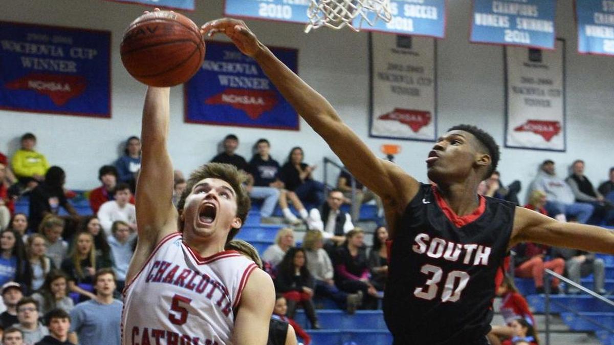 South Mecklenburg High’s Bryant Thomas, right, led the nation in blocked shots last season. Tuesday, he signed a college scholarship to play for the Charlotte 49ers.