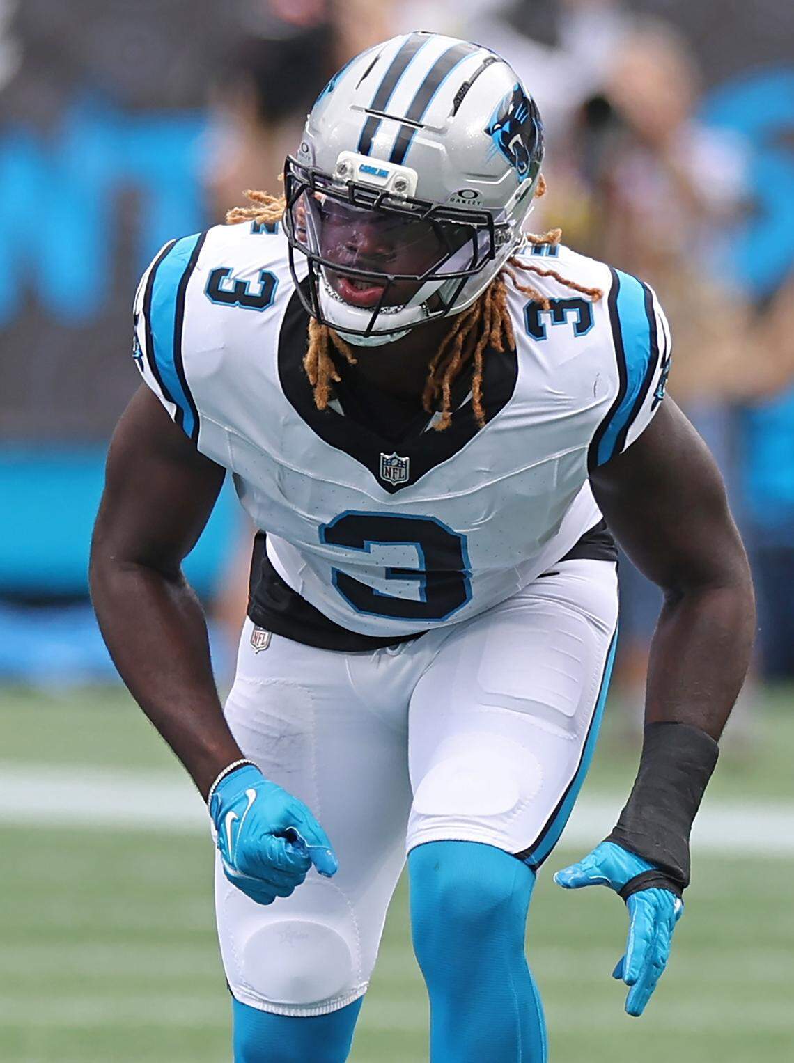 Carolina Panthers linebacker Princely Umanmielen waits for the Miami Dolphins to snap the ball during action on Sunday, October 5, 2025 at Bank of America Stadium in Charlotte, NC. The Panthers defeated the Dolphins 27-24.  