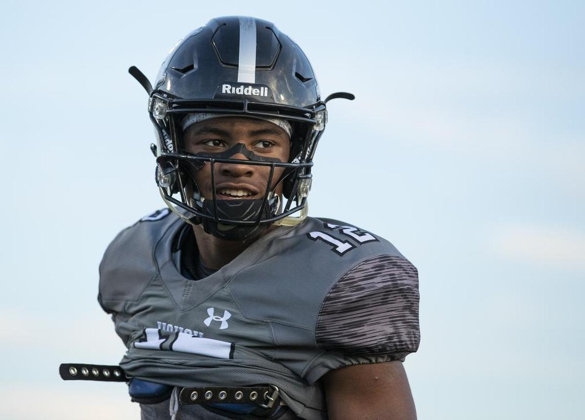 Hough High quarterback Kennique Bonner-Steward will lead his team into Friday’s showdown with Mallard Creek at home. Mallard Creek is No. 1 in the Sweet 16. Hough is No. 2.