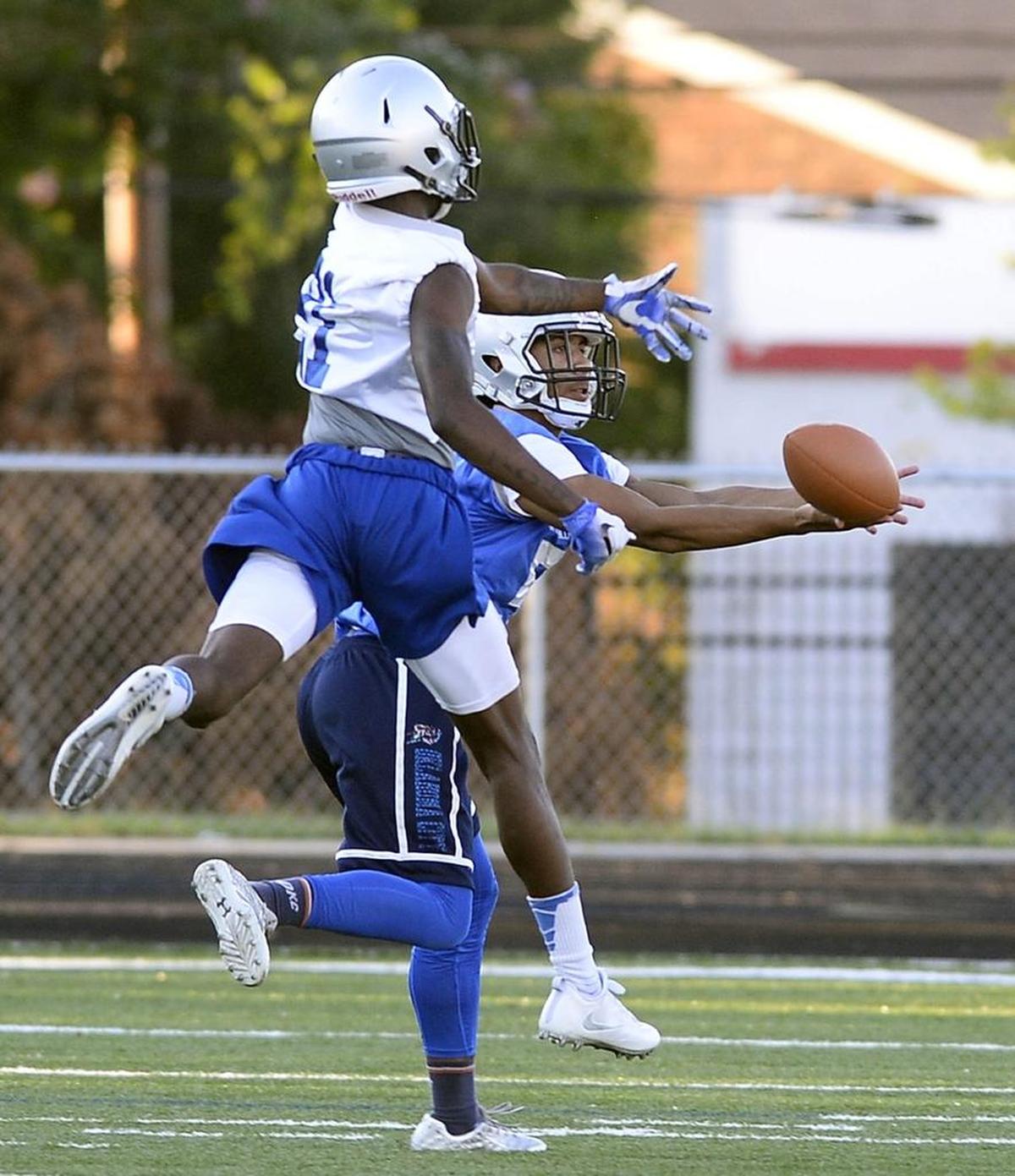 Garinger junior receiver Malcolm Bailey stretches for a pass during practice at the school on Monday.