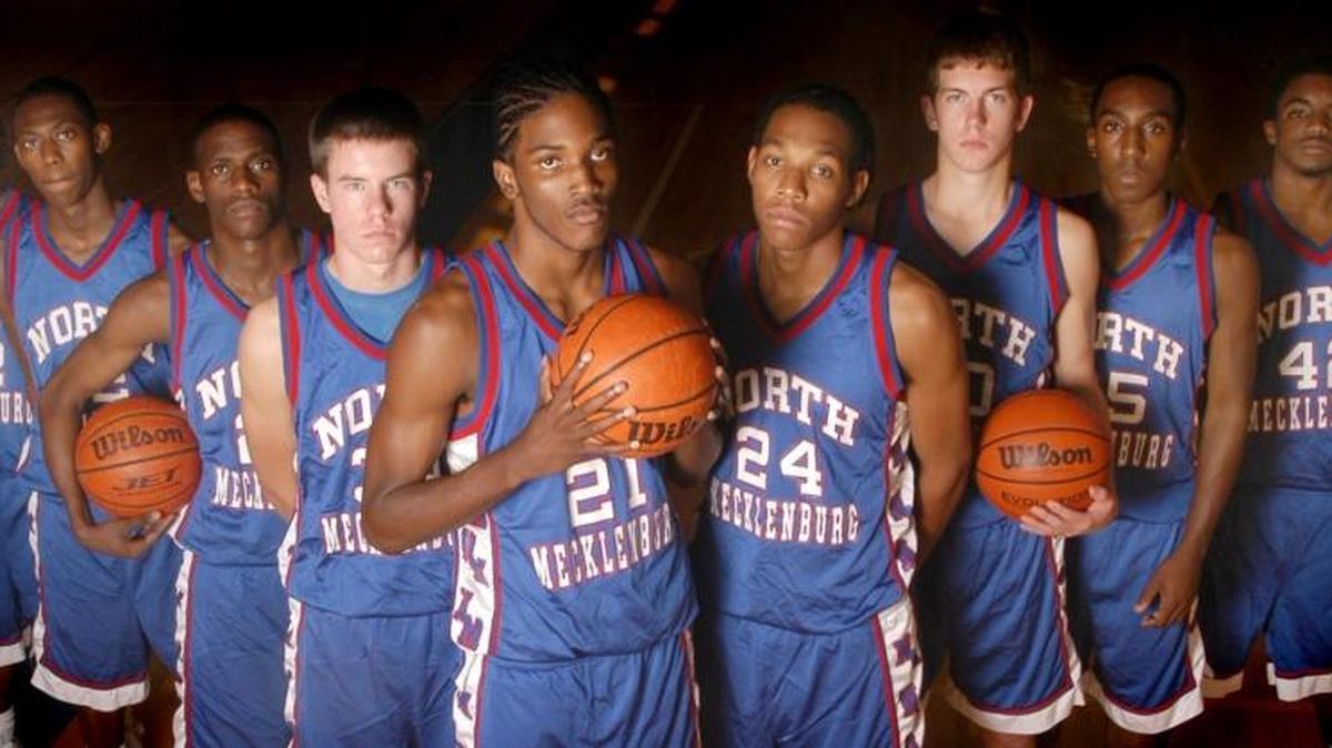 Jamie Skeen (21) led the the 2004-05 North Mecklenburgh High basketball team to the school’s first state title and a 31-1 record. Players (left to right) Tori New, Michael Laney, Jarmel Baxter, Colin Jenest, Jamie Skeen, Ben Stywall, David McAuley, K.J. Jimoh and C.J. Young.