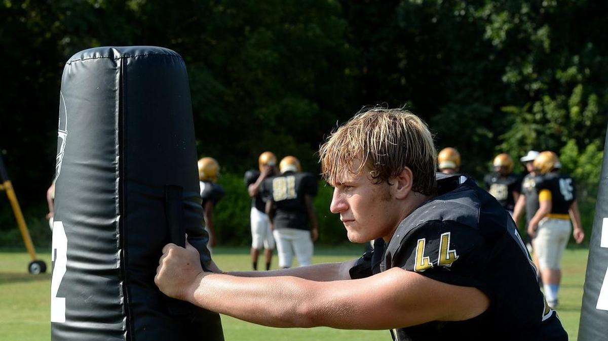 Shelby High All-American LB Dax Hollifield is a national player of the year finalist