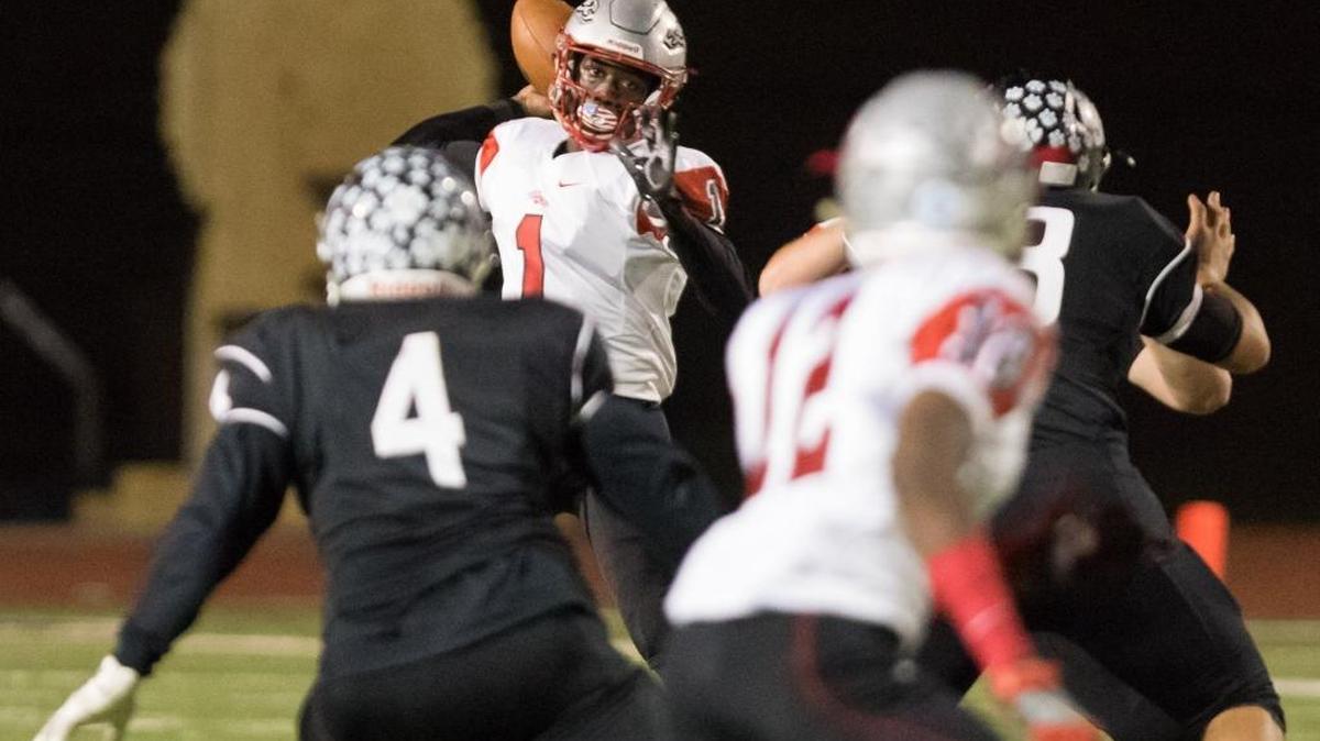 South Pointe quarterback Derion Kendrick (1) is a Charlotte Observer high school football player of the week.