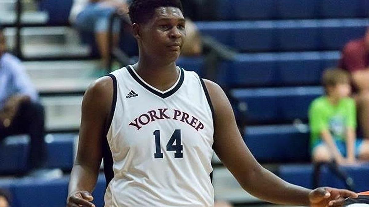 York Prep’s DJ Burns averaged a double-double as a freshman last season.