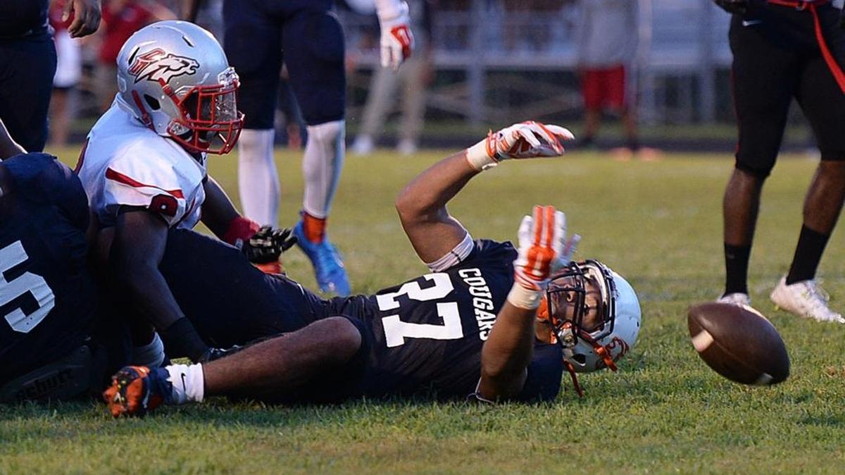 Vance running back/receiver Jeremiah Hall (27), an Oklahoma recruit, has helped lead his team to a No. 1 ranking in the Observer’s Sweet 16 poll for the first time.