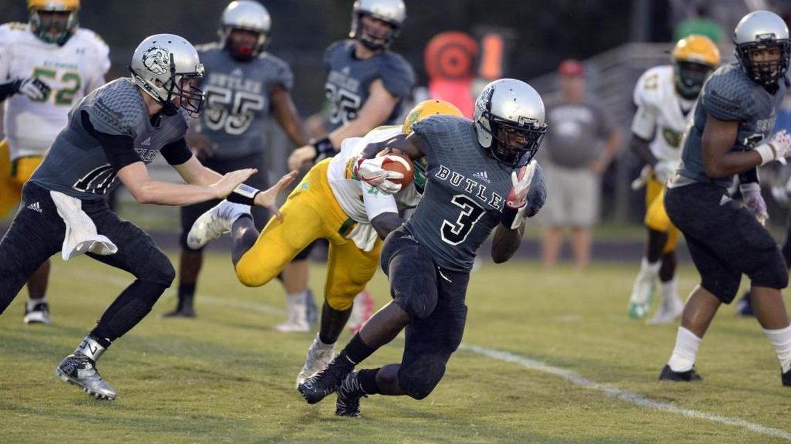 Butler's Dirk Cureton (3) and the Bulldogs held off visiting Richmond Senior 42-41 in high school football Friday night. Butler, No. 2 in the Observer’s Sweet 16, improved to 3-1.